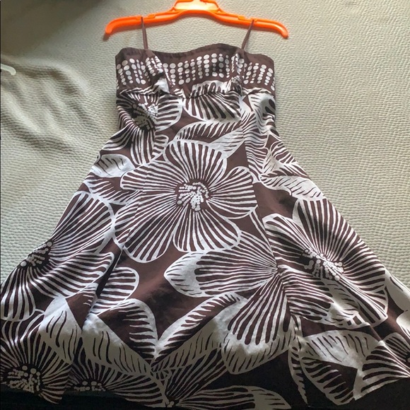 Jones Wear Dresses & Skirts - Brown and White Dress